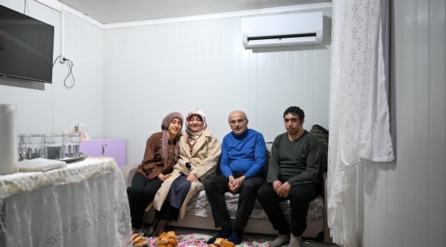 Belediyeciliği Unuttu, Lay Lom Lom Geziyor