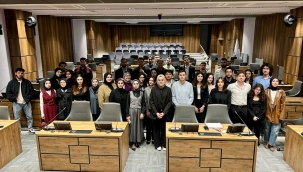 Yeşilyurt Belediye Başkanı İlhan Geçit, Gençlerle Bir Araya Gelerek Anayasa Reformu Projesini Değerlendirdi