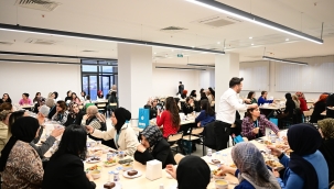 Yeşilyurt Belediye Başkanı İlhan Geçit, Kadın Personellerinin 8 Mart Dünya Kadınlar Günü'nü Kutladı