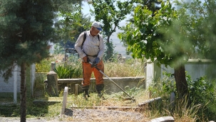 BATTALGAZİ BELEDİYESİ'NDEN MEZARLIKLARDA BAHAR VE BAYRAM TEMİZLİĞİ