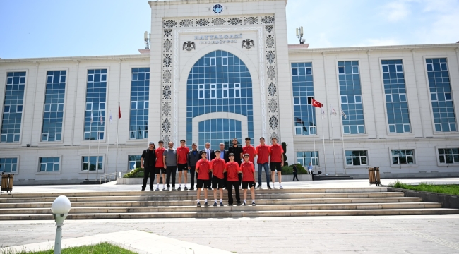 Battalgazi Belediyespor Voleybol Takımı, Türkiye Yarı Finallerine Galibiyetle Başladı.