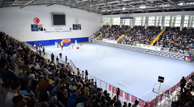 Cambaz Mithat Yetenek Sirkiniz' Gösterisi Renkli ve Heyecanlı Anlara Sahne Oldu