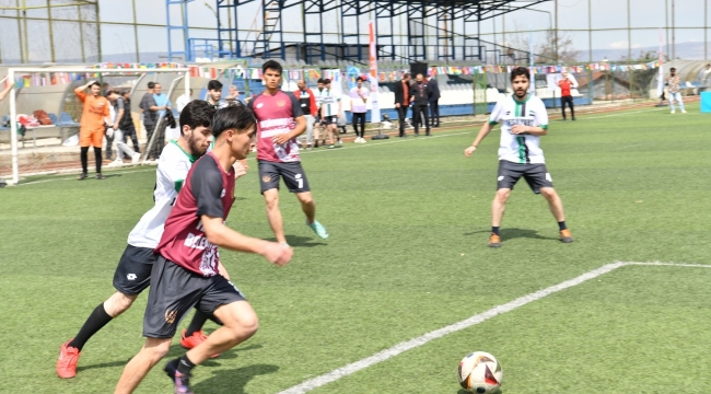 Ödüllü 3.Uluslararası Yeşilyurt Futbol Turnuvası Başladı