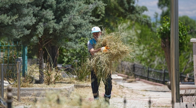 BATTALGAZİ'DE MEZARLIKLAR VE CAMİLER BAYRAMA HAZIR