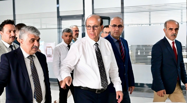 Pazarın Üstüne Modern Kütüphane