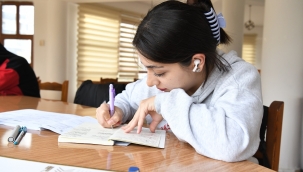 Pazarın Üstüne Modern Kütüphane