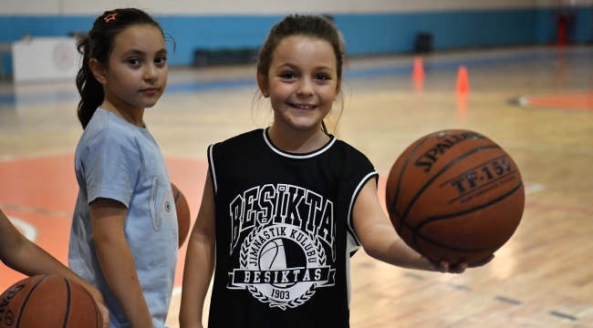 Yeşilyurt Belediyesinin Basketbol Kursu, Miniklere Neşe ve Enerji Getiriyor!