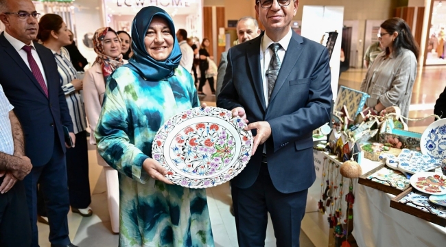 Kadınların El Emeği Göz Nuru Eserleri 'Kurs Merkezleri-Yılsonu' Sergisinde Beğeniye Sunuldu