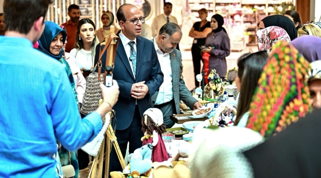 Kadınların El Emeği Göz Nuru Eserleri 'Kurs Merkezleri-Yılsonu' Sergisinde Beğeniye Sunuldu