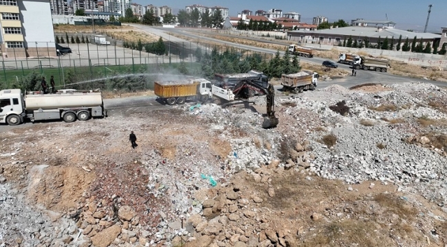 Moloz Skandalı: Mahalle Araları Depo Oldu, Belediyeye Hem Sağlık Hem Maddi Fatura"