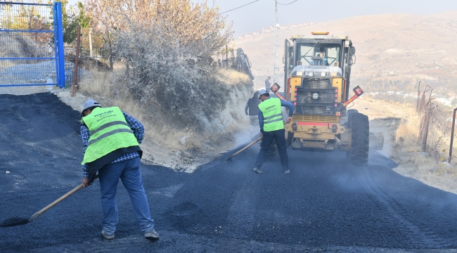 Yeşilyurt Belediyesi, Banazı'nın Yollarını Yeniliyor