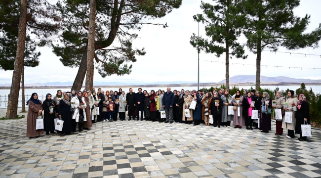 BAŞKAN TAŞKIN AK PARTİ KADIN KOLLARI MAHALLE BAŞKANLARI TOPLANTISINA KATILDI