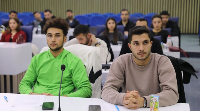 BATTALGAZİ'DE GENÇLİK ÇALIŞMALARI ÖĞRENCİLERLE İSTİŞARE EDİLDİ