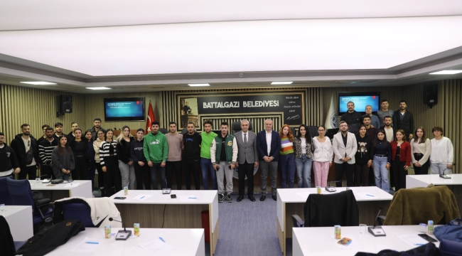 BATTALGAZİ'DE GENÇLİK ÇALIŞMALARI ÖĞRENCİLERLE İSTİŞARE EDİLDİ