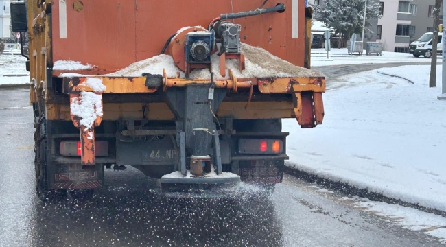 BATTALGAZİ'DE KARLA MÜCADELE ARALIKSIZ SÜRÜYOR