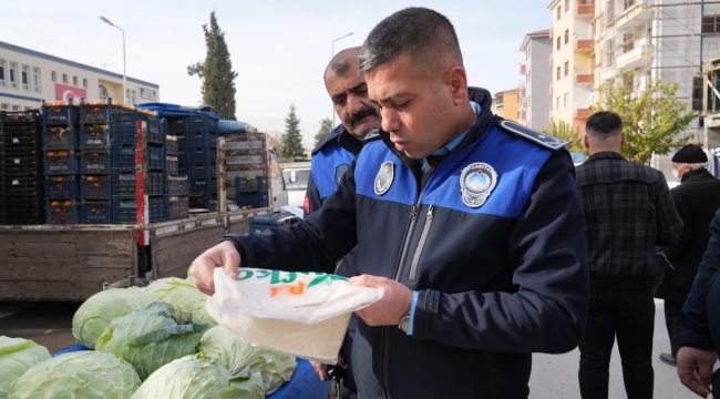 BATTALGAZİ'DE ZABITA EKİPLERİ SAHADA: YOL GÜVENLİĞİ VE PAZAR DENETİMİ