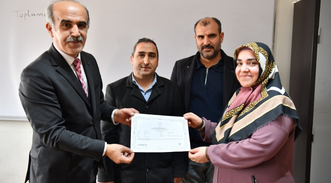 Topsöğüt'te Okuma Yazma Gururu: Kursiyerler Belgelerini Aldı