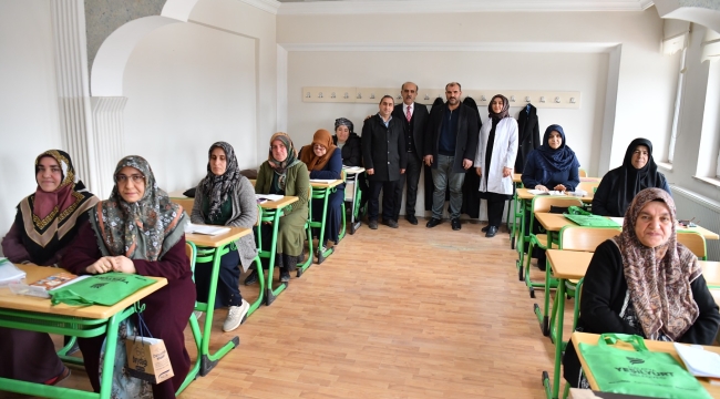 Topsöğüt'te Okuma Yazma Gururu: Kursiyerler Belgelerini Aldı