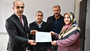 Topsöğüt’te Okuma Yazma Gururu: Kursiyerler Belgelerini Aldı