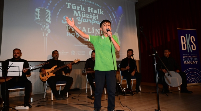 Türk Halk Müziği Ses Yarışması'nın finali gerçekleştirildi. 