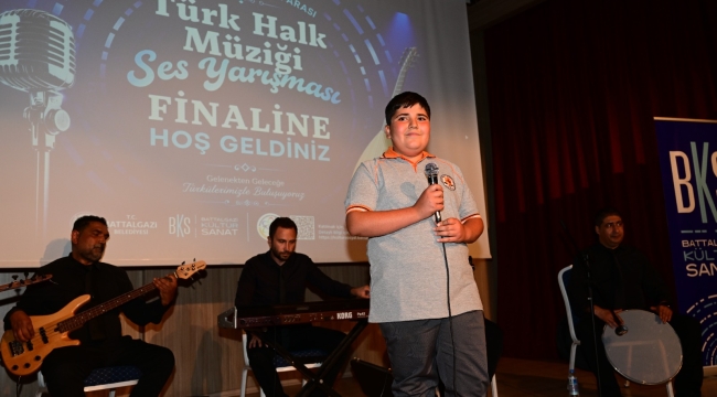 Türk Halk Müziği Ses Yarışması'nın finali gerçekleştirildi. 